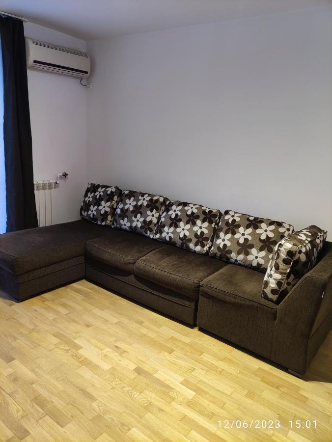 Fabian Central Apartment Bukares Bagian luar foto