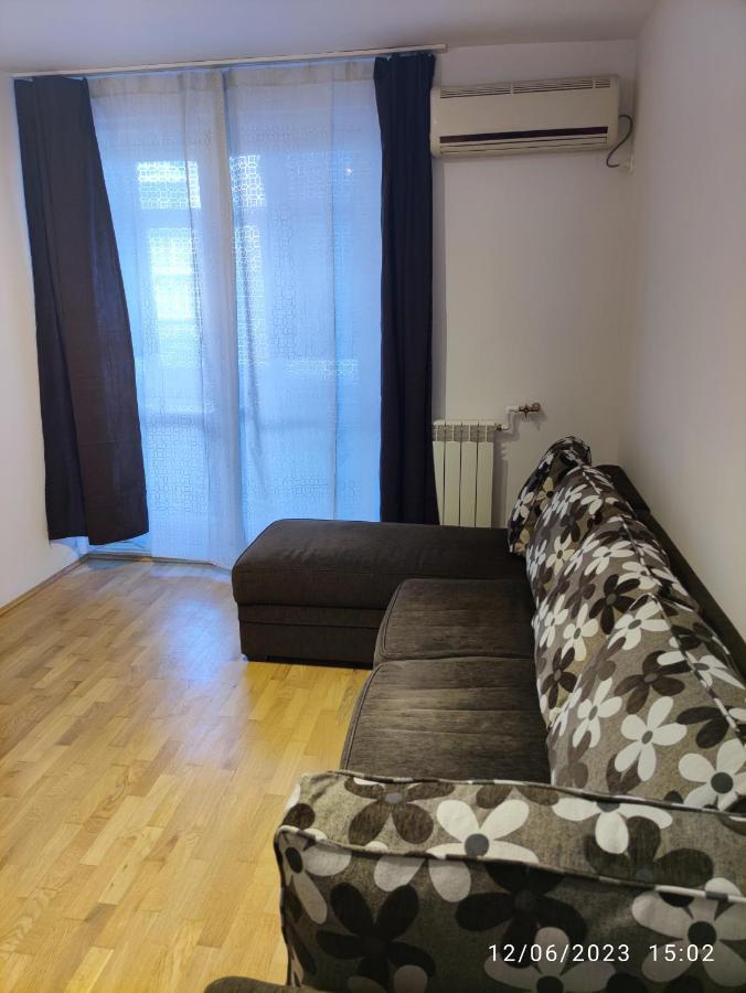 Fabian Central Apartment Bukares Bagian luar foto
