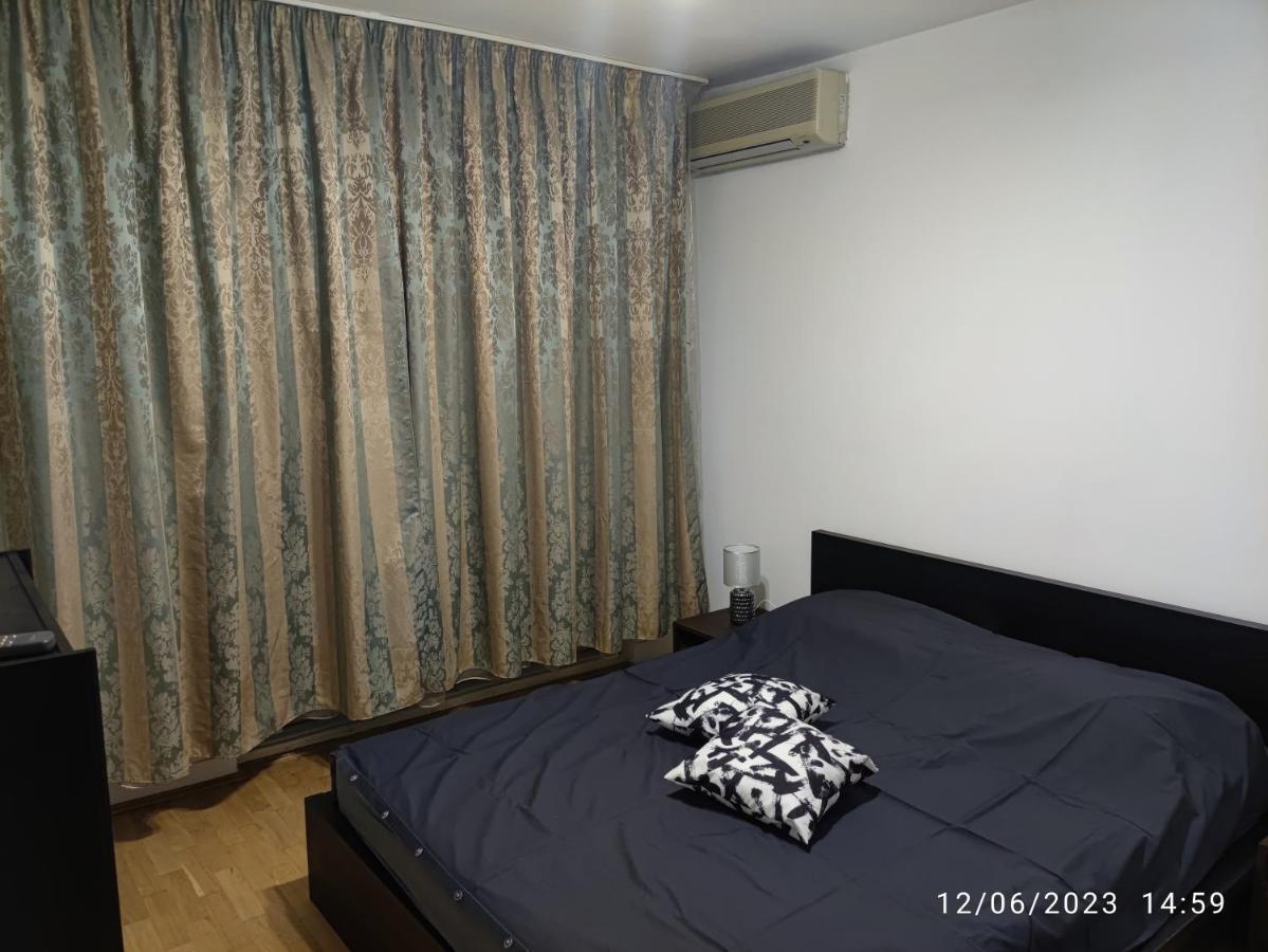 Fabian Central Apartment Bukares Bagian luar foto